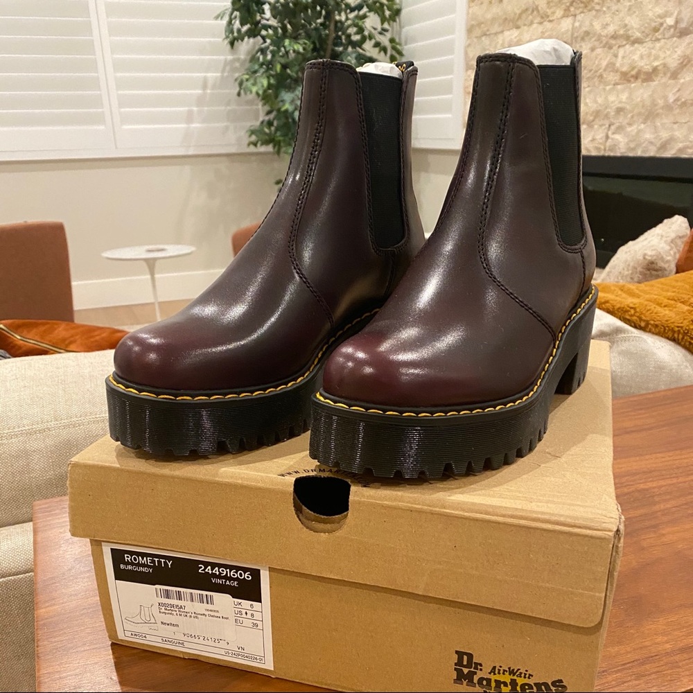 💯 NWB DR. MARTENS ROMETTY - size 8 - Burgundy